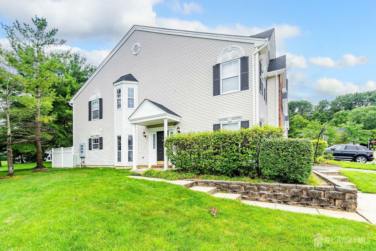 Property Photo:  11 Hampton Place  NJ 08816 