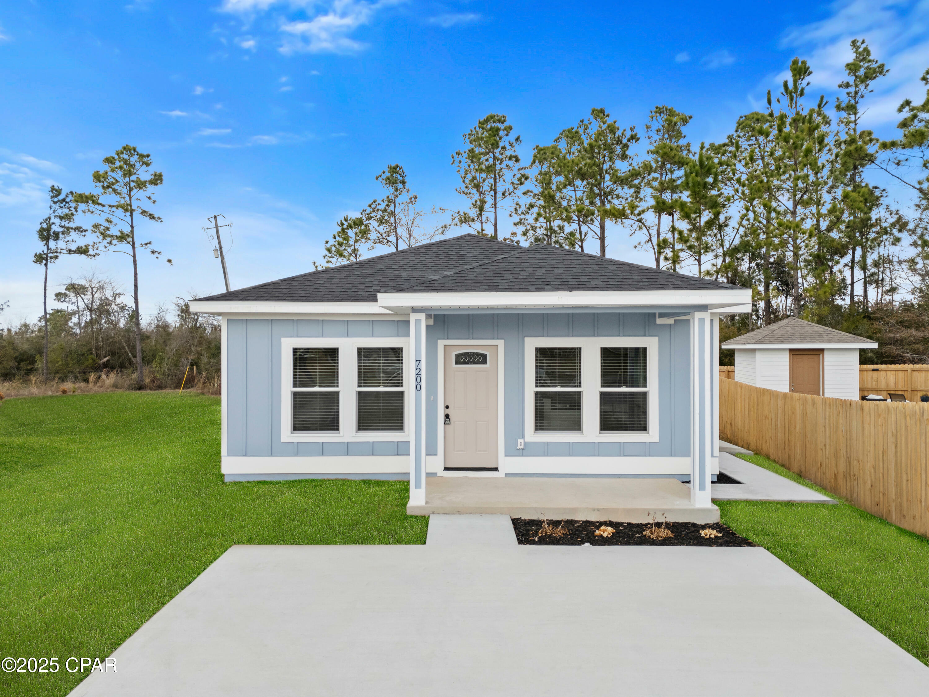 Property Photo: 7200 Lake Suzzanne Way FL 32404