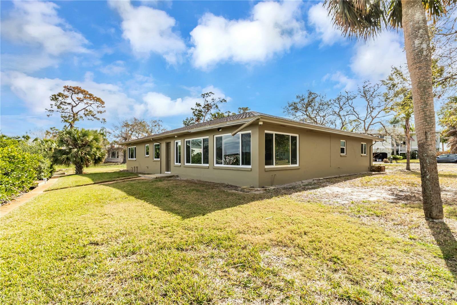 Property Photo:  945 Bayshore Drive  FL 34689 