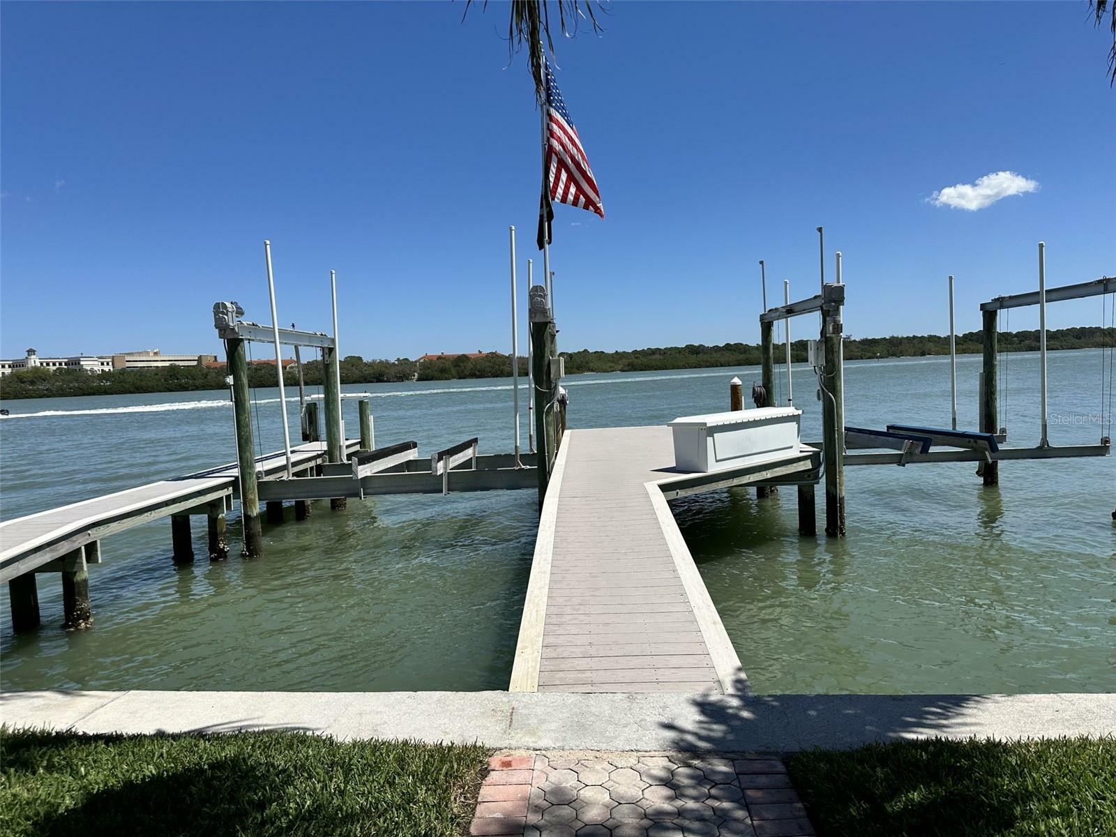 Property Photo:  916 Bay Point Drive  FL 33708 