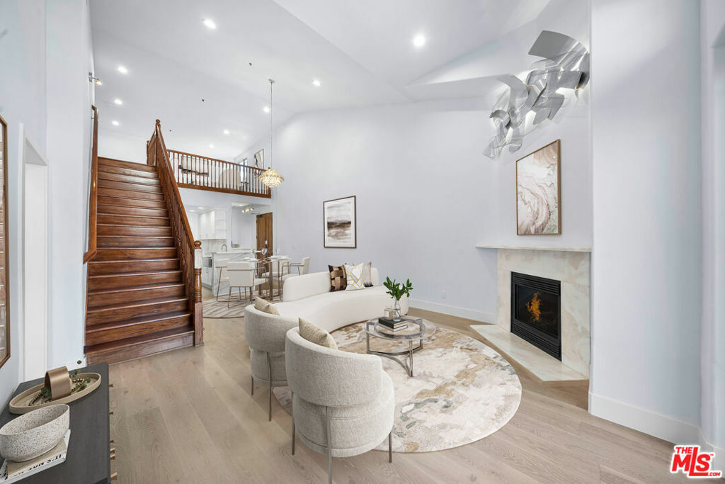 Property Photo: 5132 Maplewood Avenue 302 CA 90004