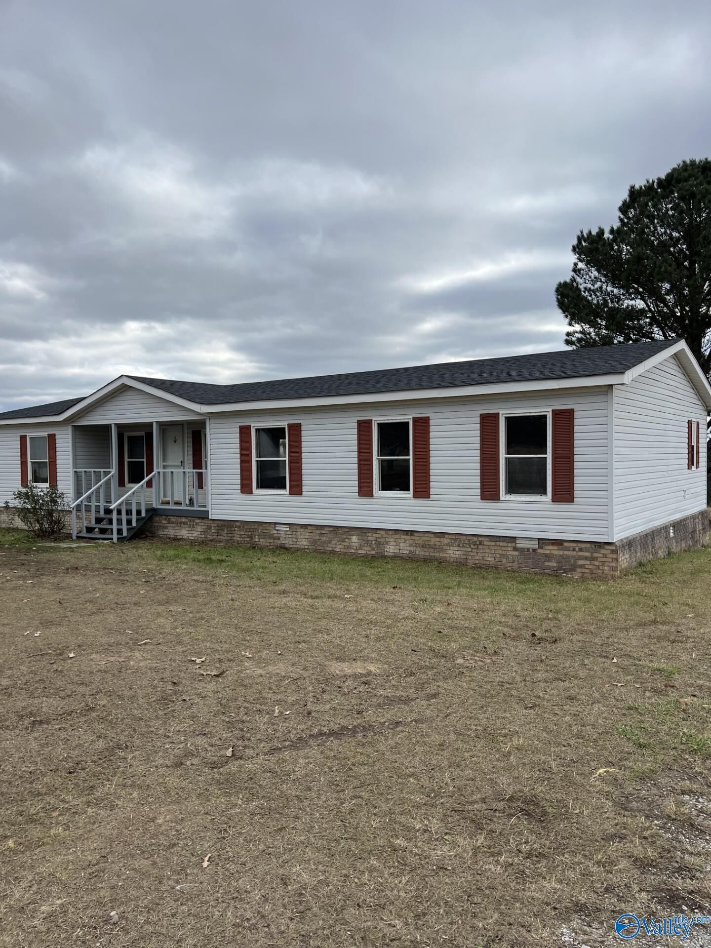 Property Photo: 303 County Road 249 AL 35650
