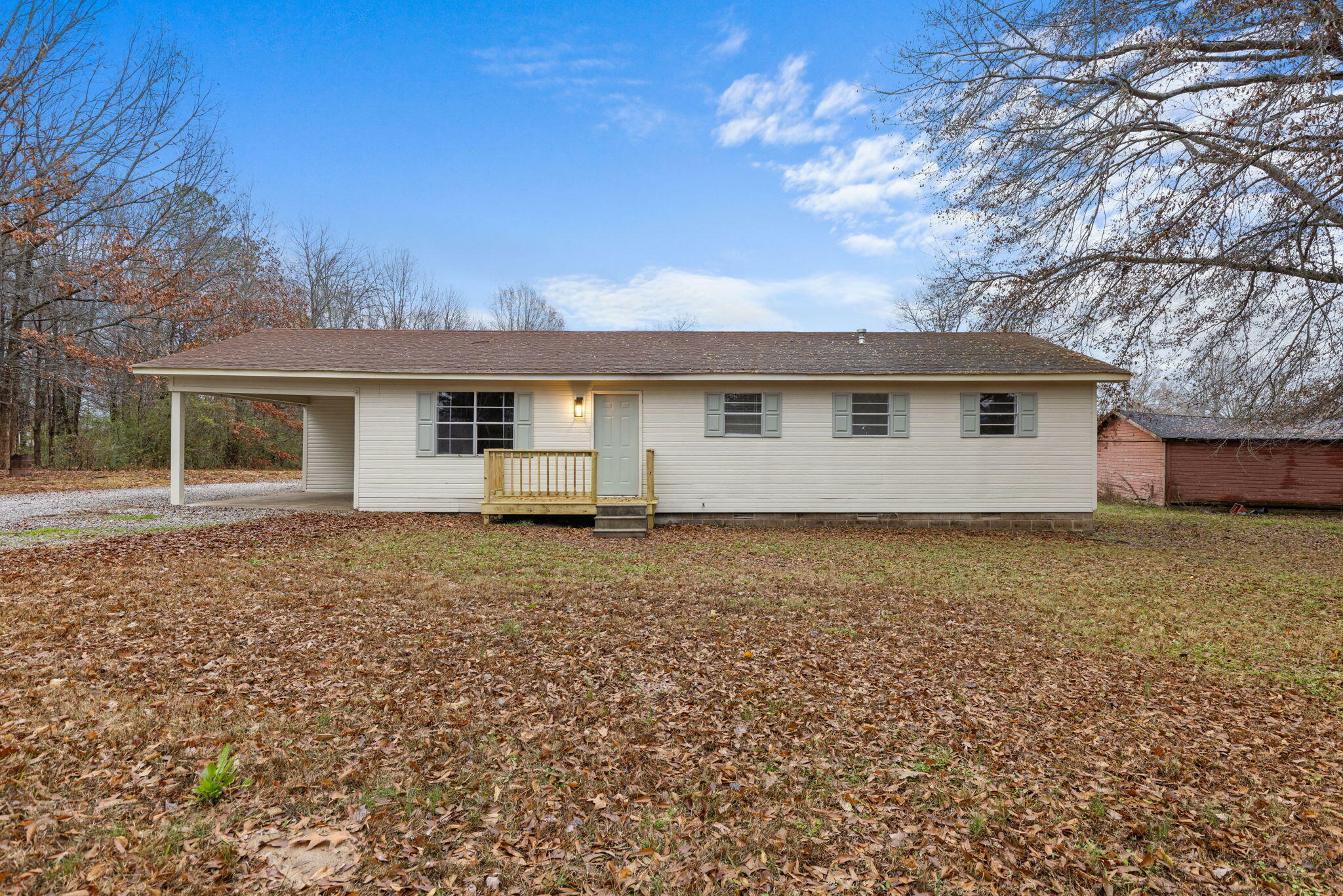 Property Photo:  104 Huddleston St.  MS 38663 