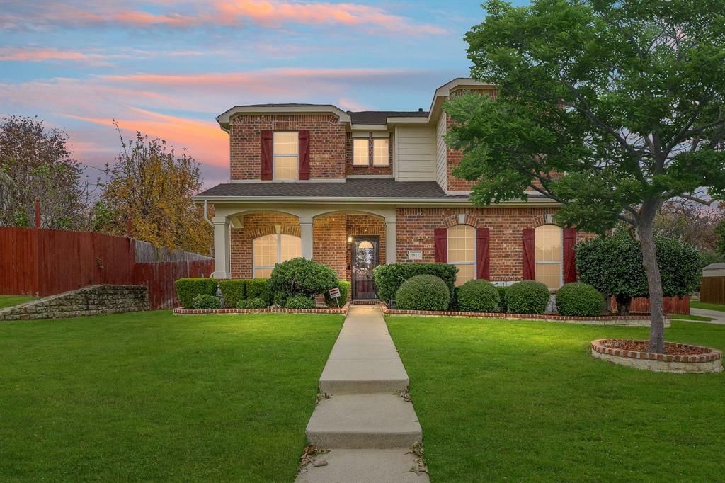 Property Photo: 1917 Creekdale Drive TX 76210
