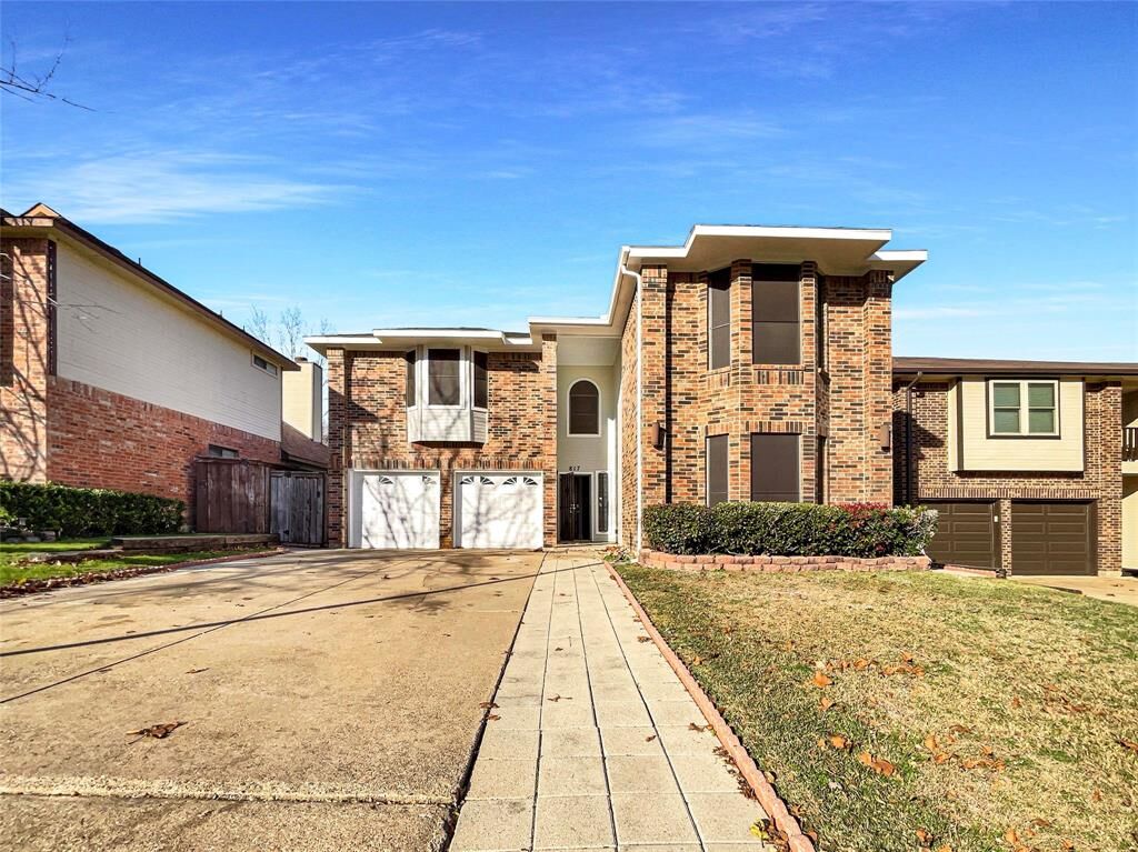 Property Photo: 817 Foxridge Drive TX 76017