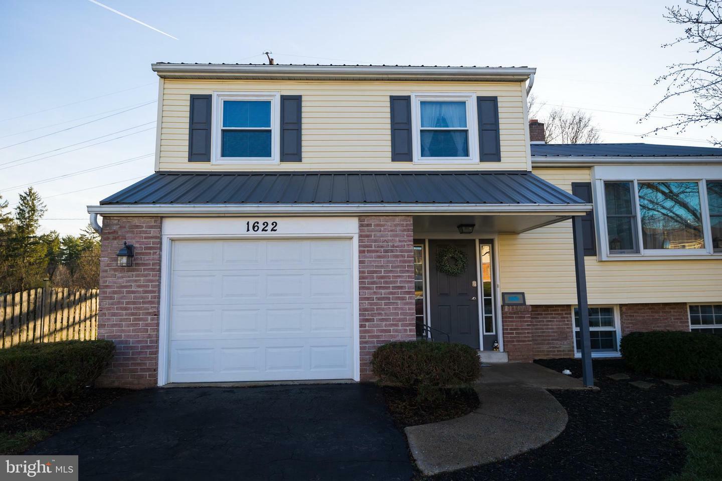 Property Photo:  1622 Princess Anne Drive  PA 17601 