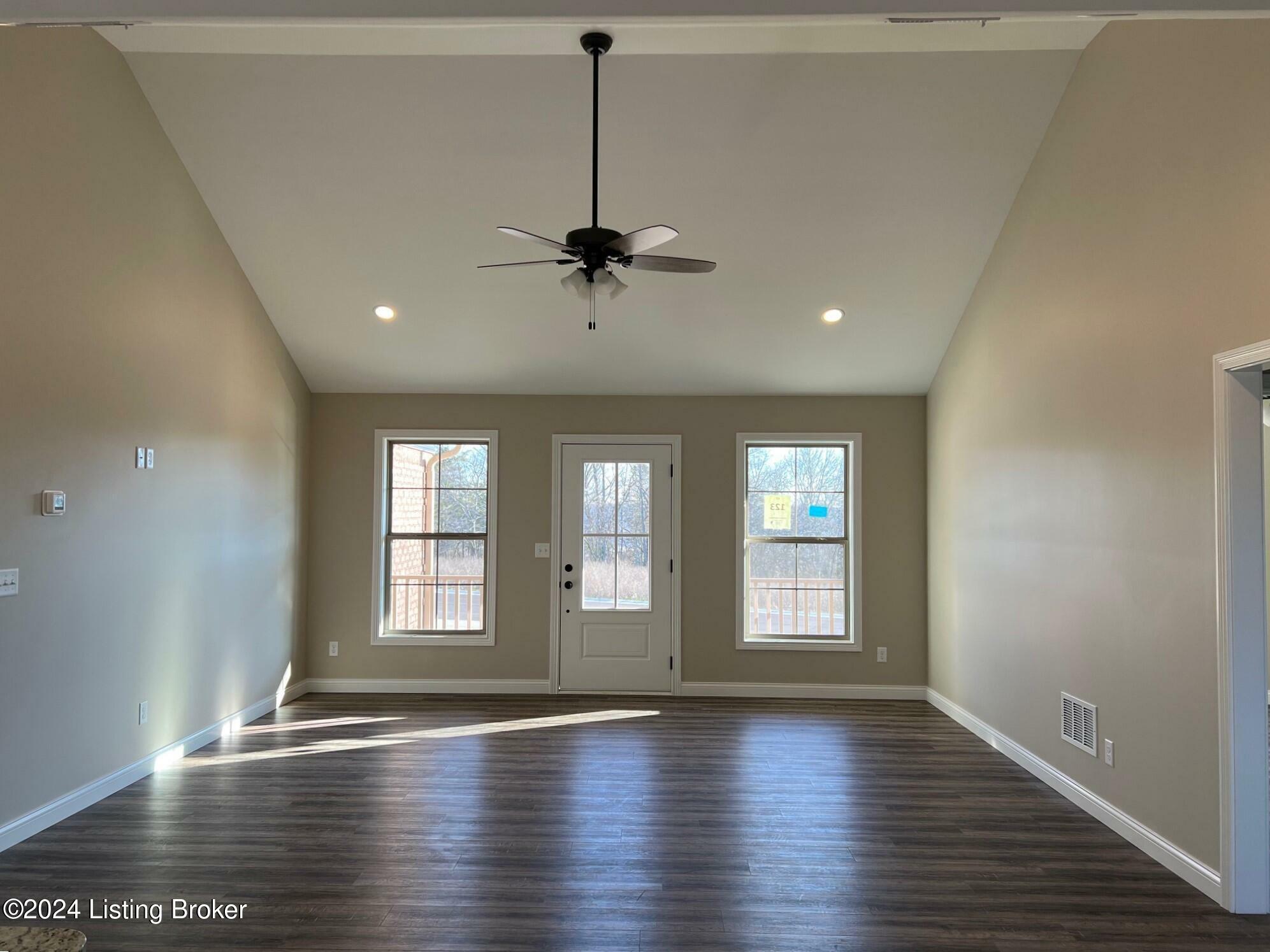Property Photo: 217 New Orleans Ct KY 40071
