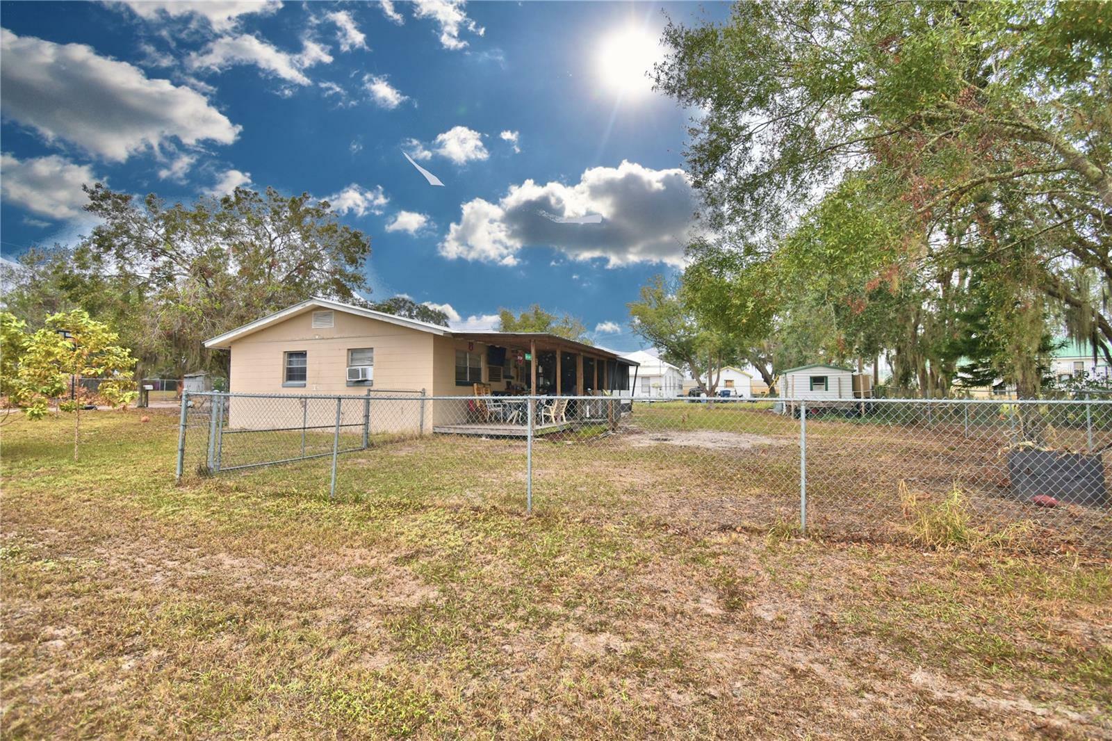 Property Photo:  814 Charles Street  FL 33843 