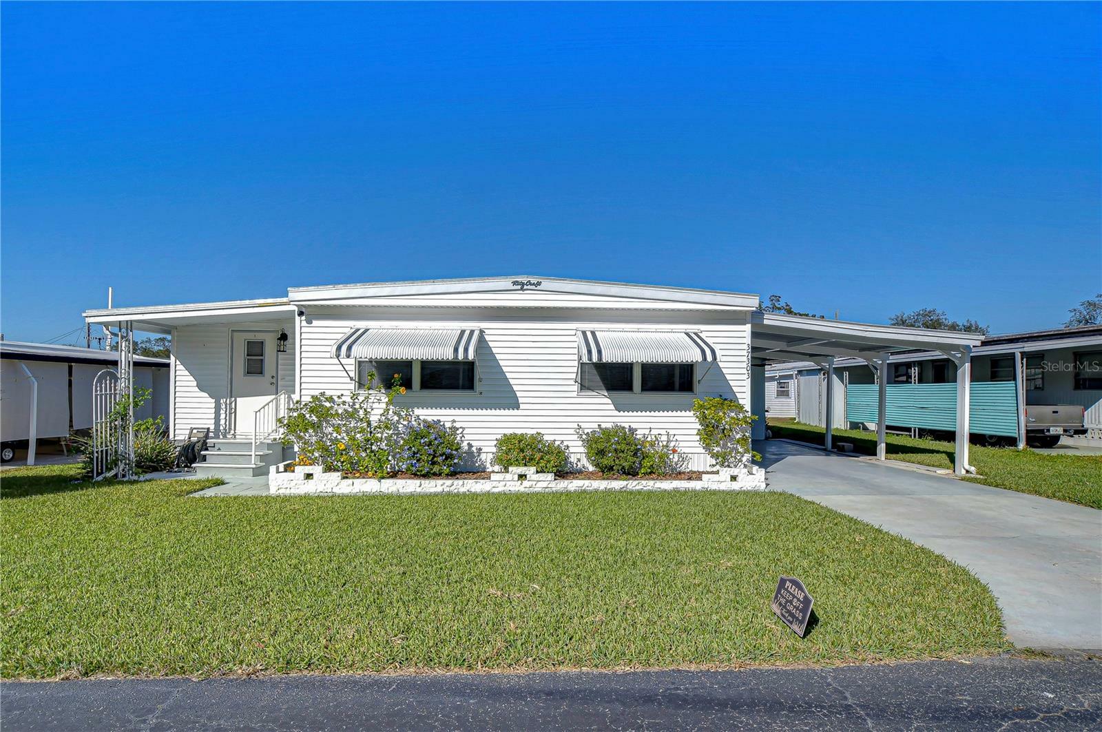 Property Photo:  37303 Kinkaid Drive  FL 33541 