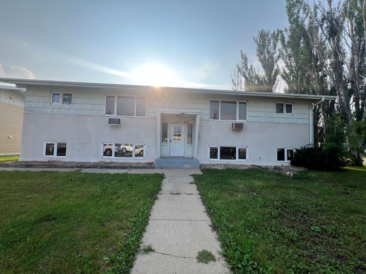 Property Photo:  2047 NW 4th St  ND 58703 