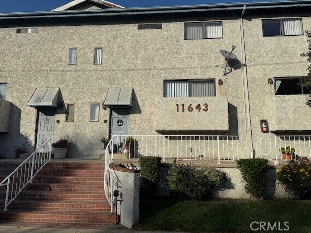 Property Photo: 11643 Chandler Boulevard 114 CA 91601
