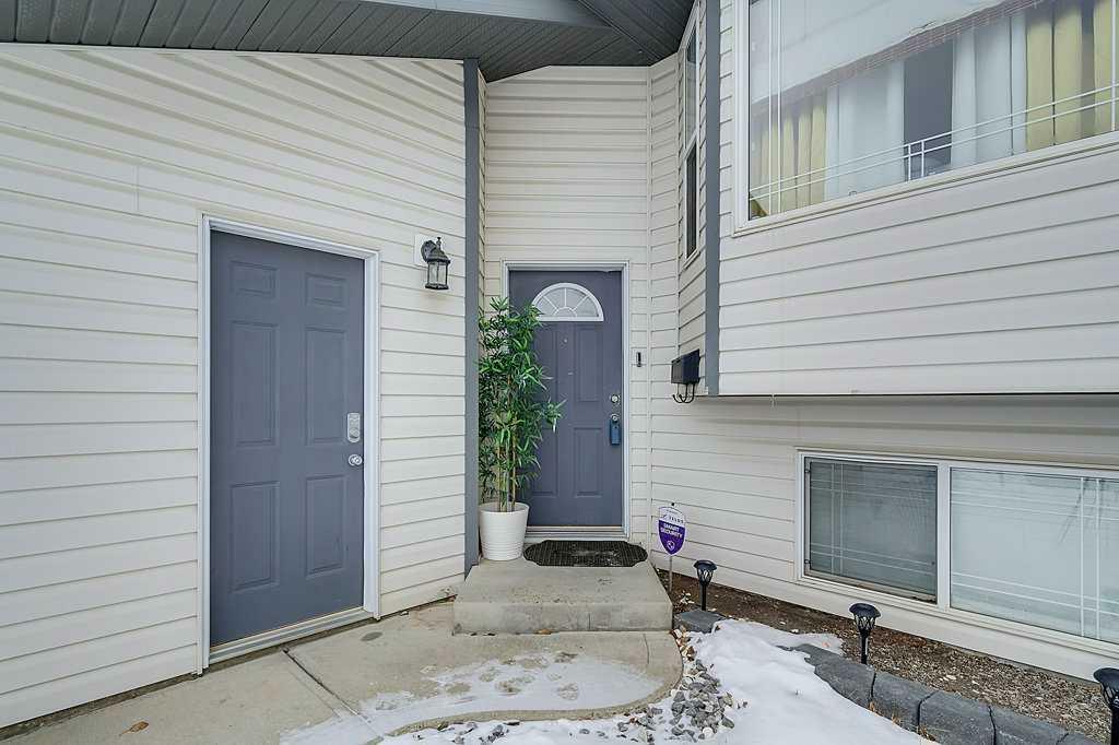 Property Photo:  127 Kirkland Close  AB T4P 4A4 