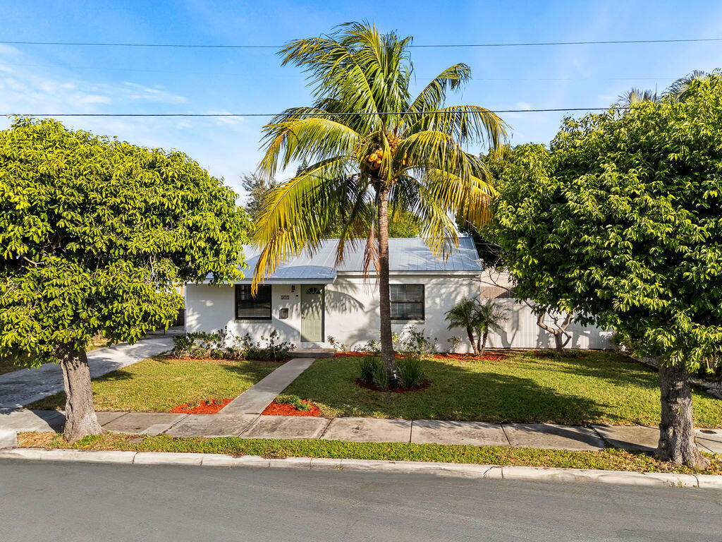 Property Photo:  611 Monceaux Road  FL 33405 