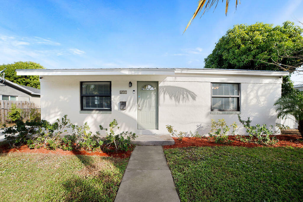 Property Photo: 611 Monceaux Road FL 33405
