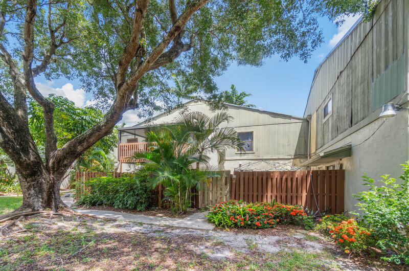 Property Photo: 2 Crossings Circle E FL 33435