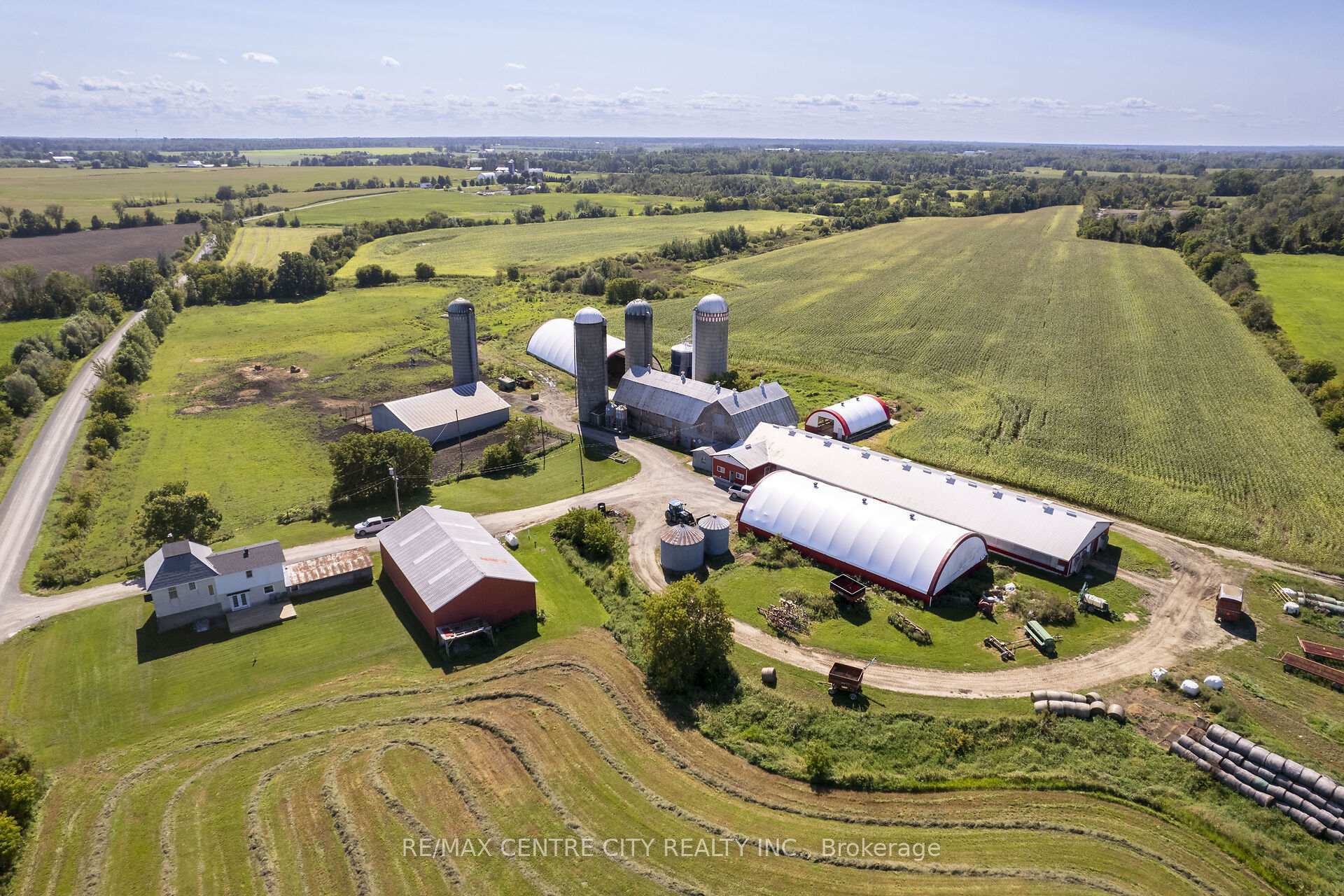 Property Photo: 4790 Sarsfield Road ON K4B 1J1