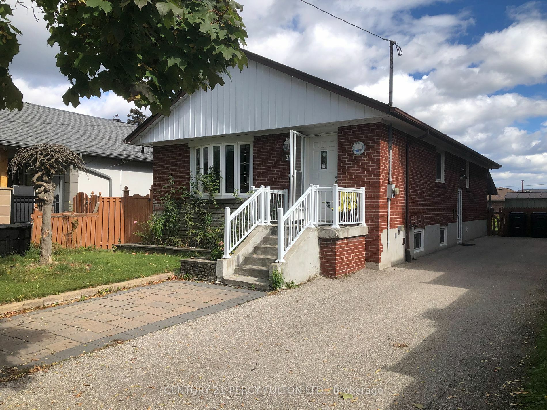 Photo de la propriété:  21 Ivanhoe Crt Bsmt  ON M1R 3G8 