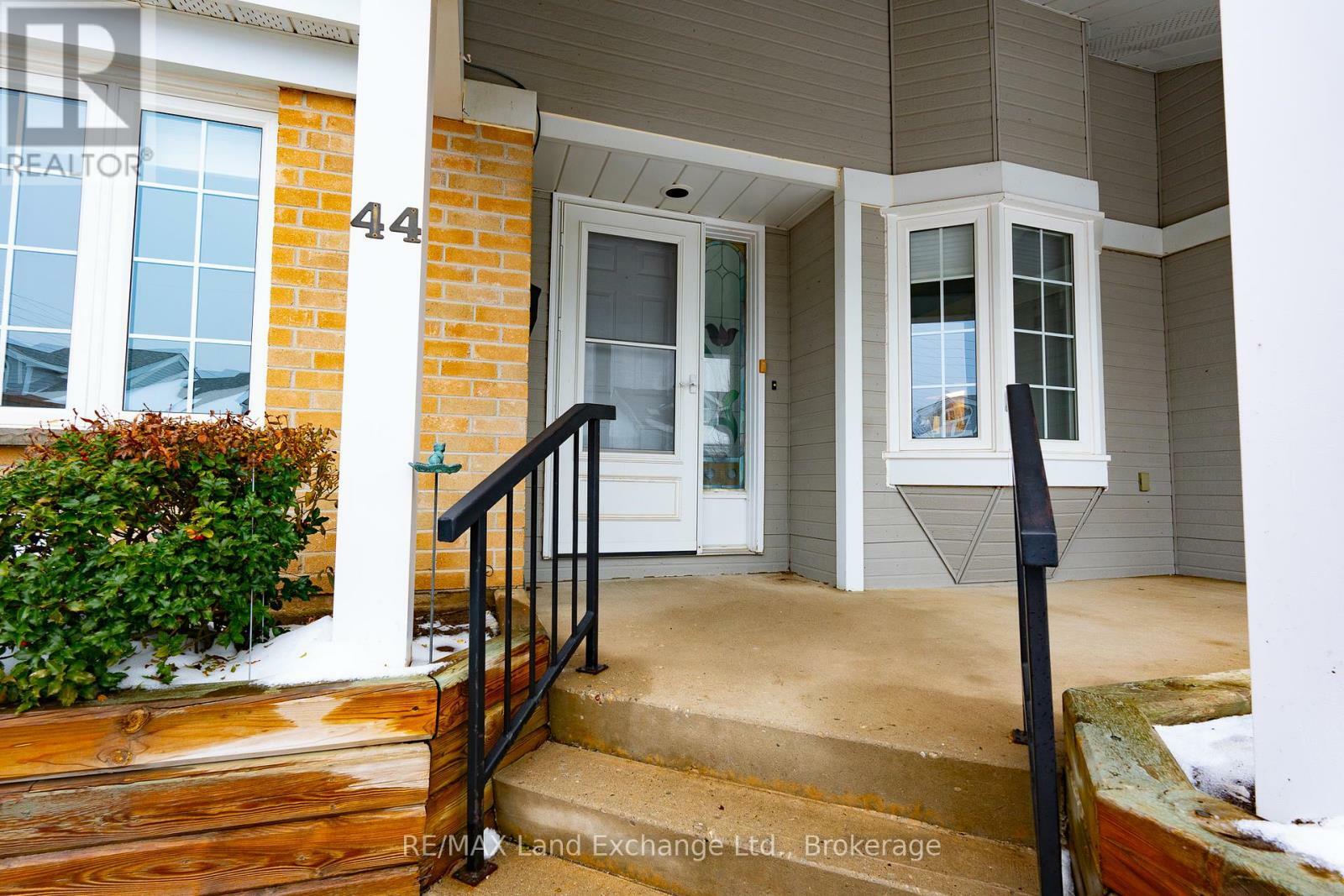 Property Photo:  954 Arlington Street 44  ON N0H 2C4 