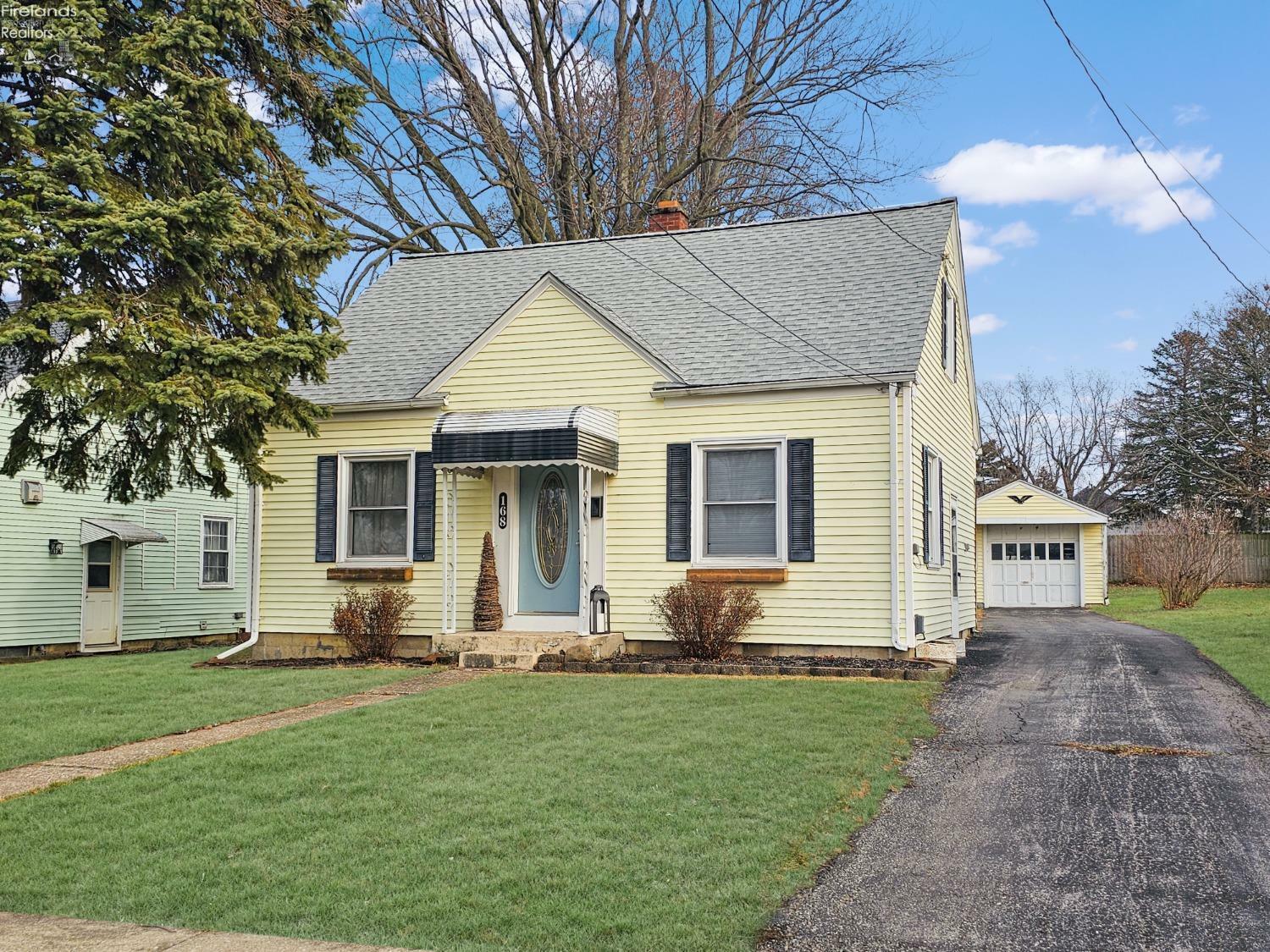 Property Photo:  168 Walnut St  OH 44811 