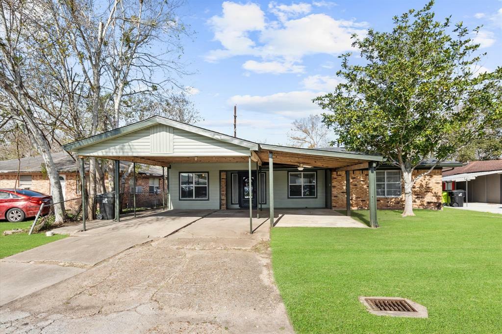 Property Photo:  1001 Avenue D  TX 77471 