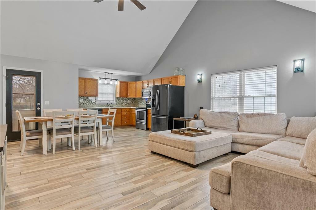 Property Photo:  811 Reyburn Street  MO 64085 