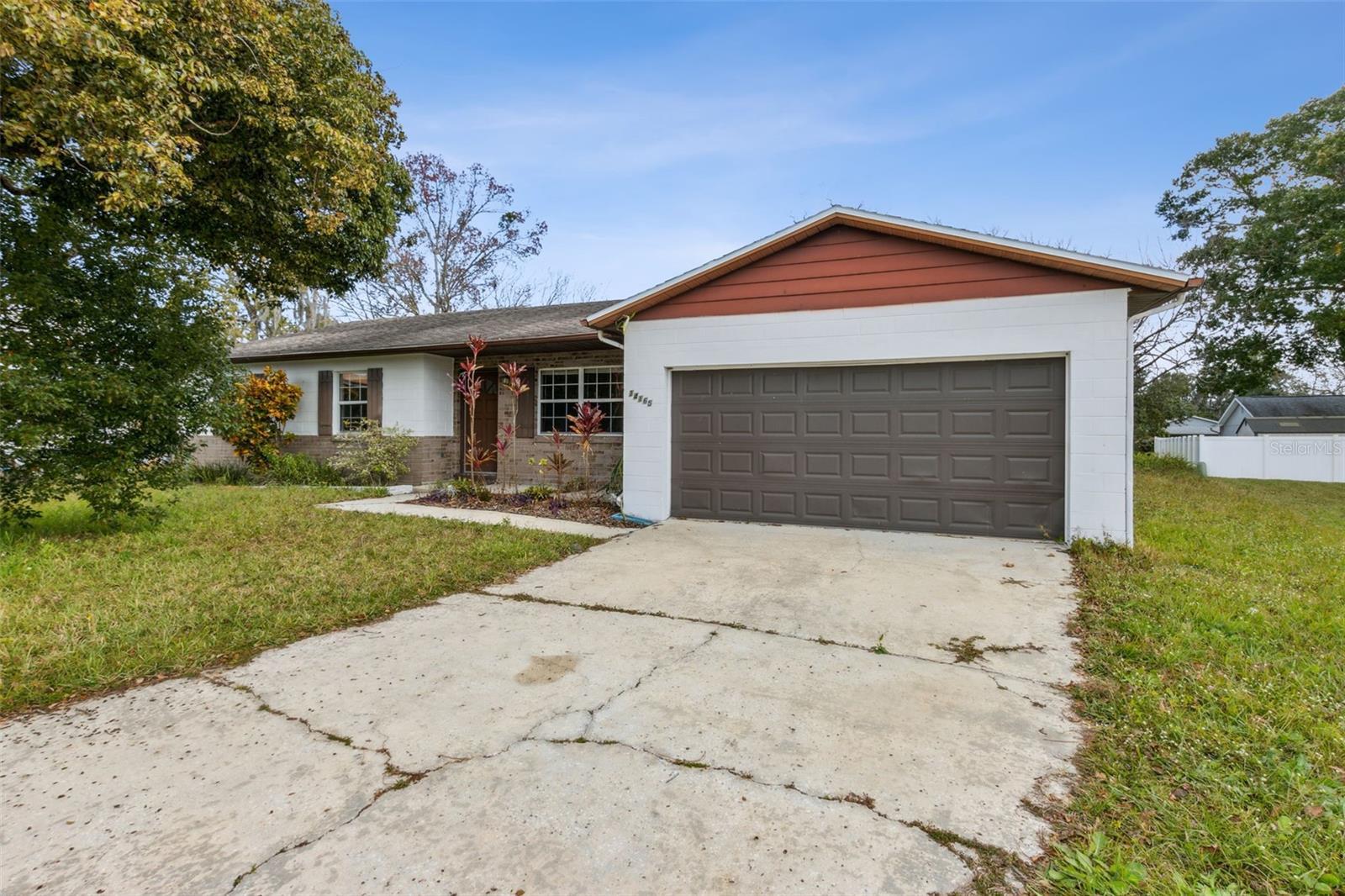 Property Photo: 14165 Louisville Court FL 32826