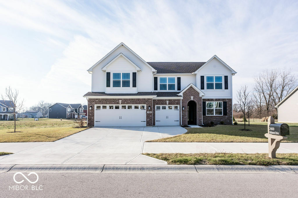 Property Photo: 2400 Oakmont Drive IN 46168