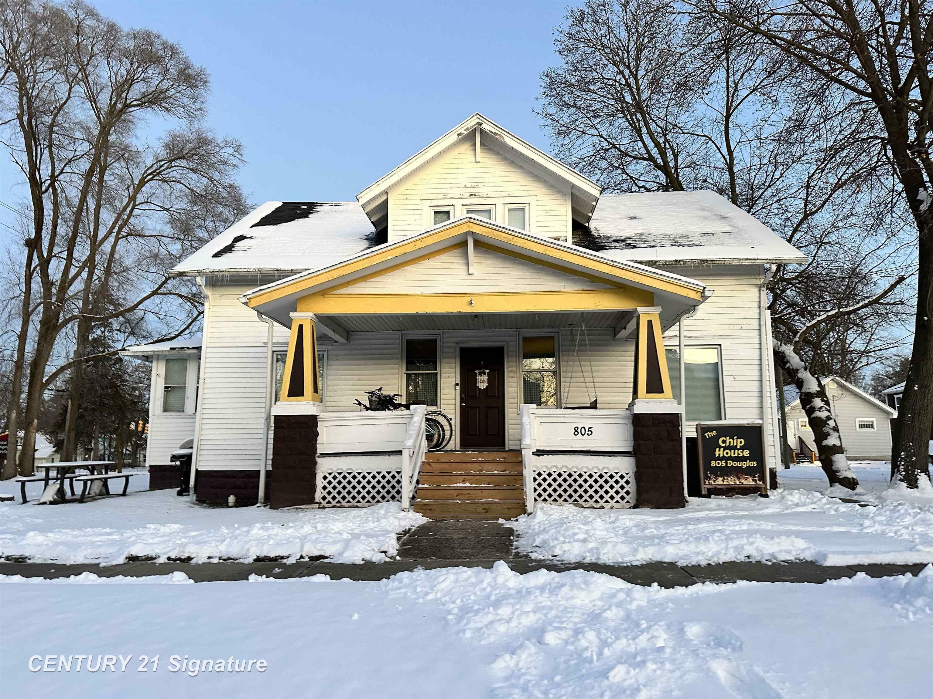 Property Photo:  805 S Douglas Street  MI 48858 