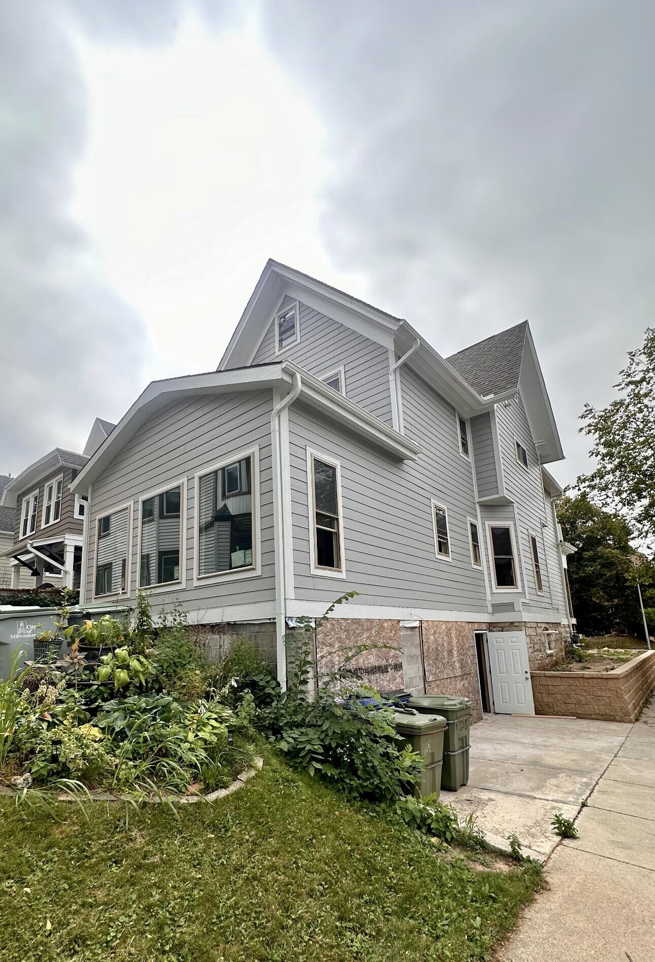 Property Photo: 1646 N Astor St WI 53202