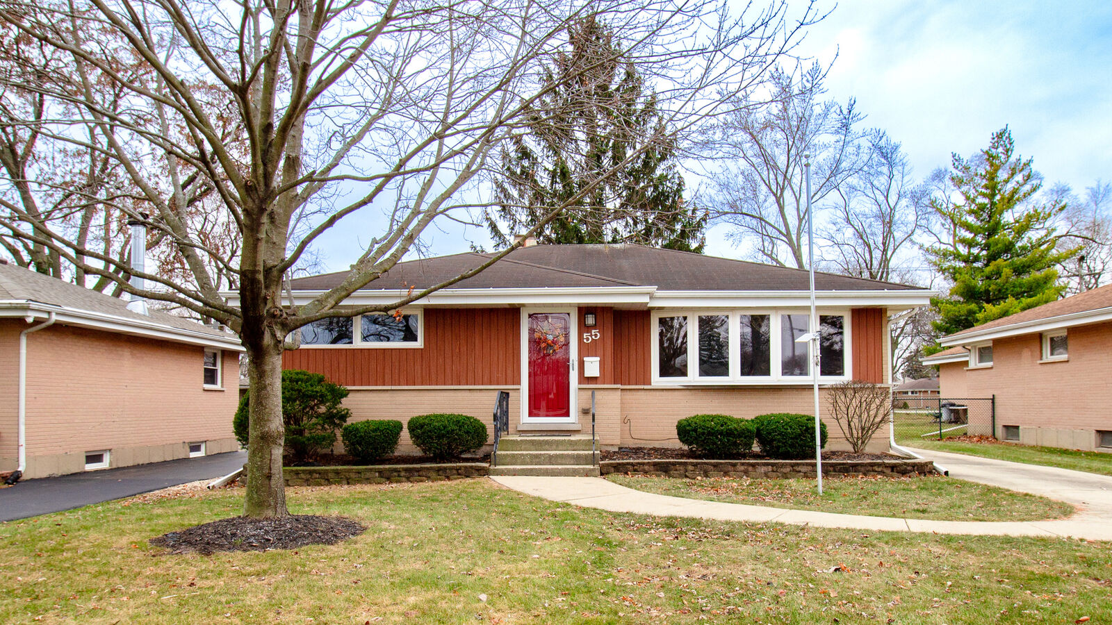 Property Photo: 55 W Devon Avenue IL 60172