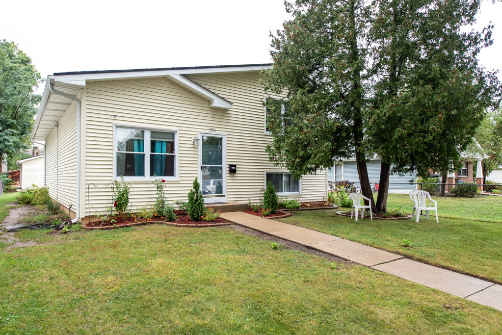 Property Photo:  2904 Gideon Avenue  IL 60099 