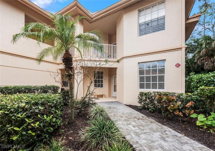 Property Photo: 3964 Bishopwood Court E 1-106 FL 34114