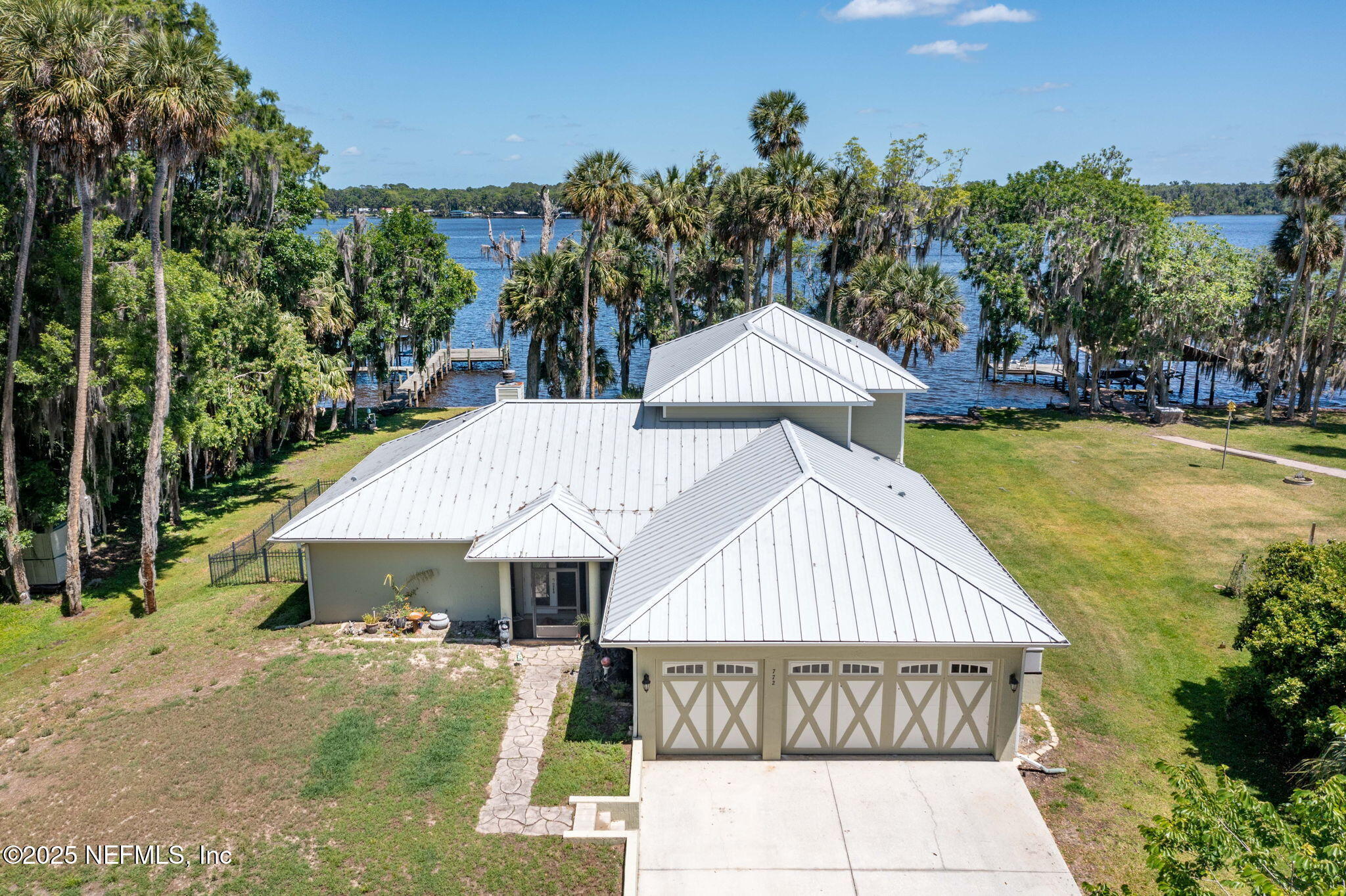 Property Photo: 772 National Forest 75G Road FL 32177
