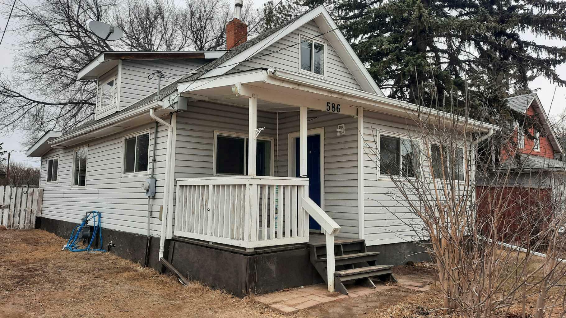586 2 Avenue W  Drumheller AB T0J 0Y3 photo
