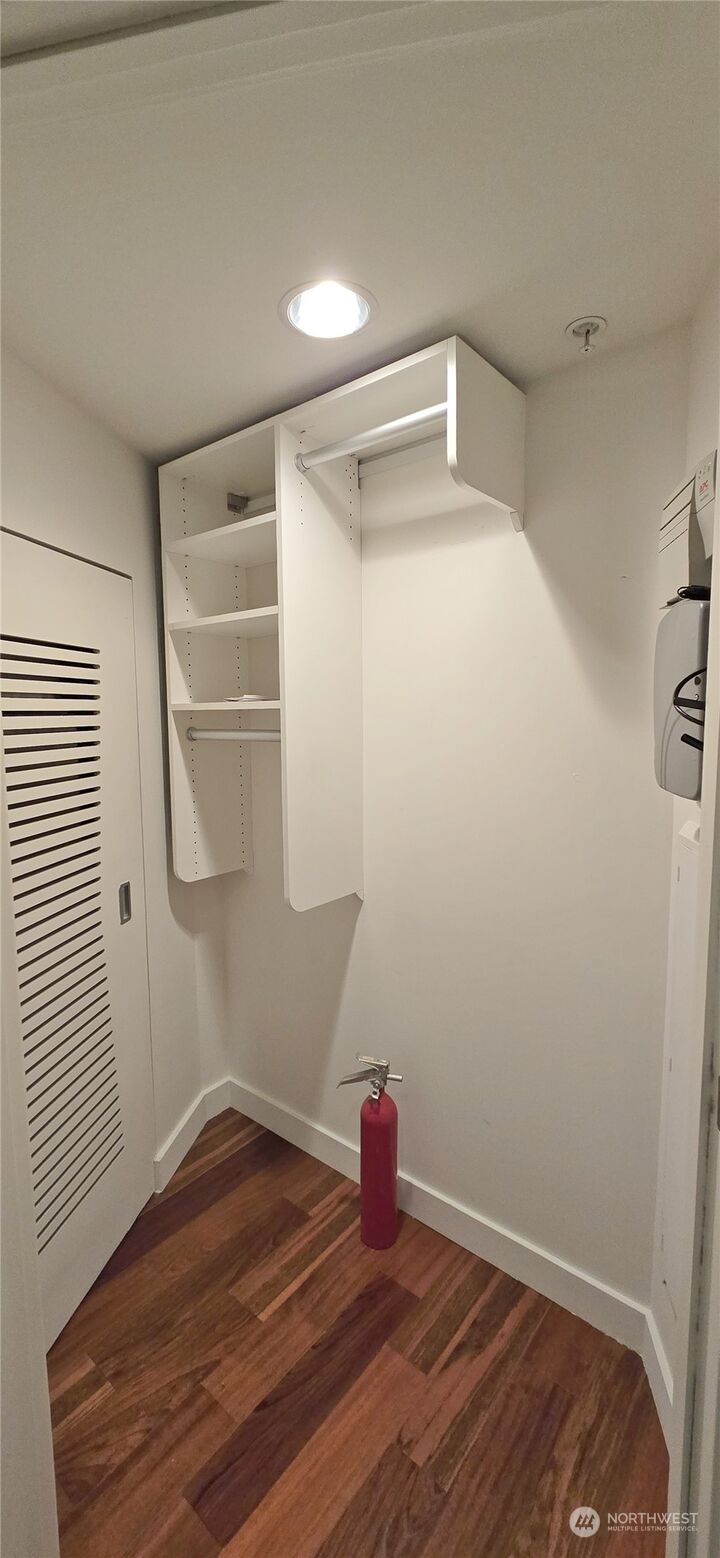 Property Photo:  10650 NE 9th Place 1820  WA 98004 