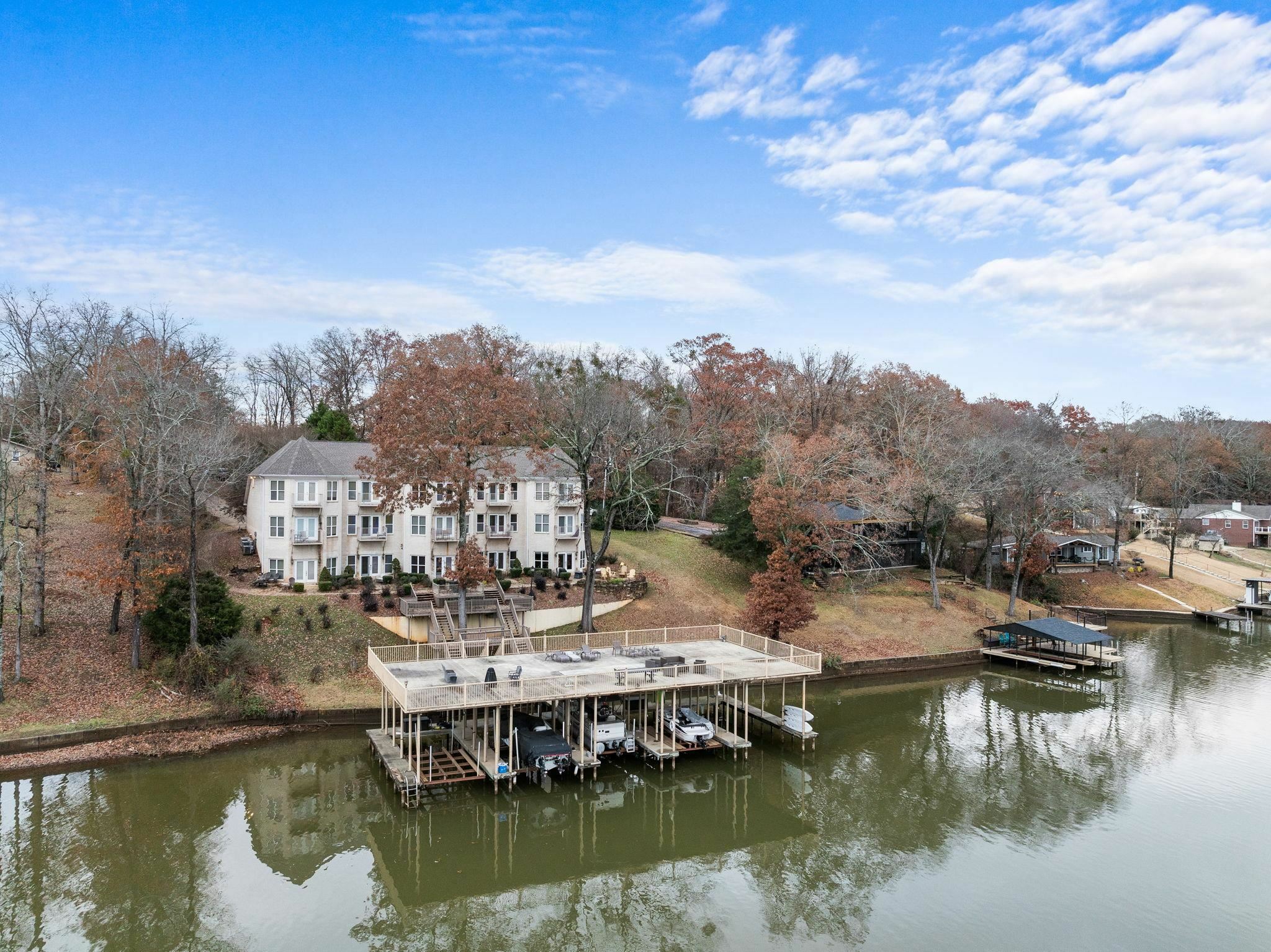 Property Photo: 687 Lakewood Dr AL 35661 - MUSCLE S