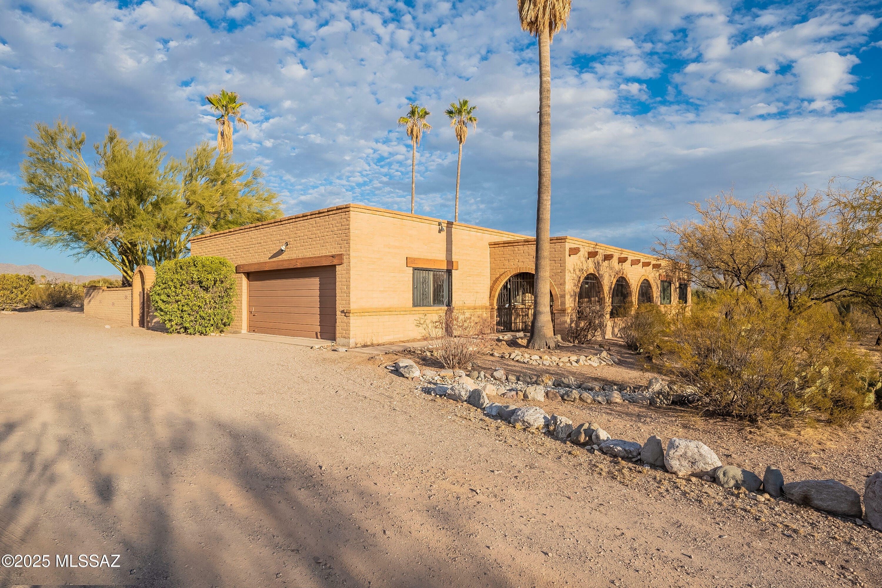 Property Photo:  2950 N Avenida Del Conejo  AZ 85749 