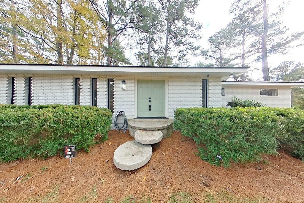 Property Photo:  702 E Pinetree Blvd  GA 31792 