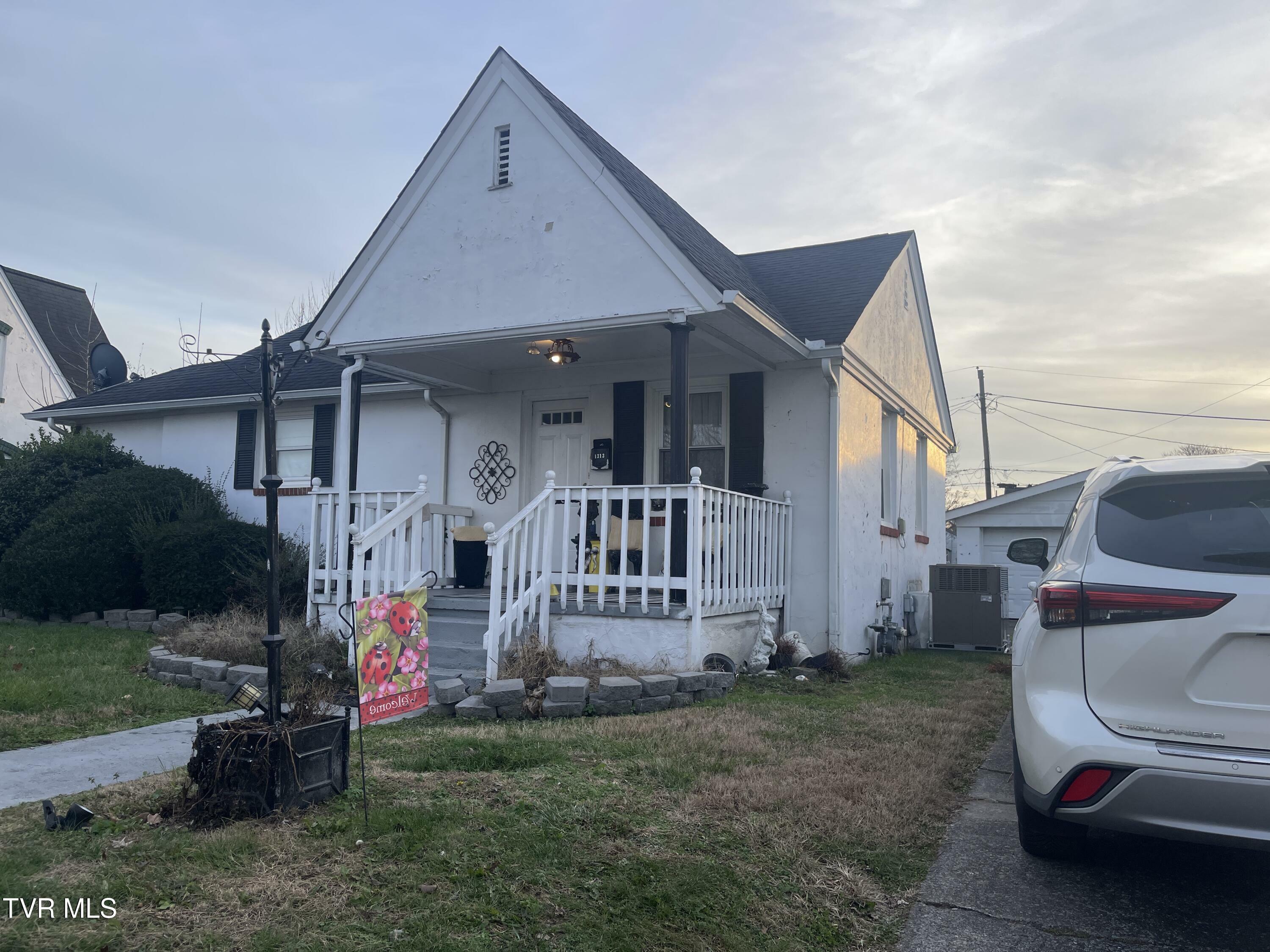 Property Photo:  1313 Pine Street  TN 37664 