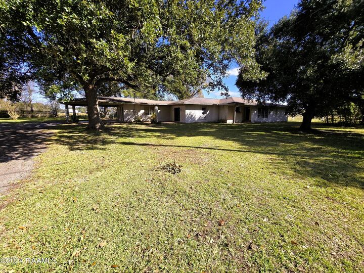 Property Photo: 304 Public Road LA 70578