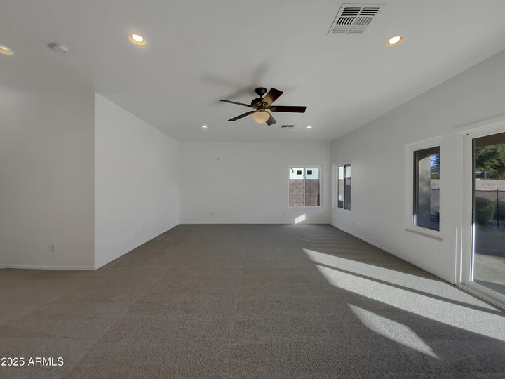 Property Photo: 881 E Lynx Way AZ 85249
