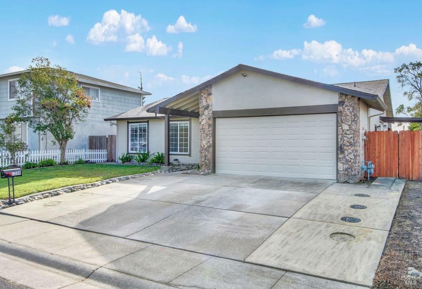 Property Photo:  1209 Skylark Court  CA 94585 