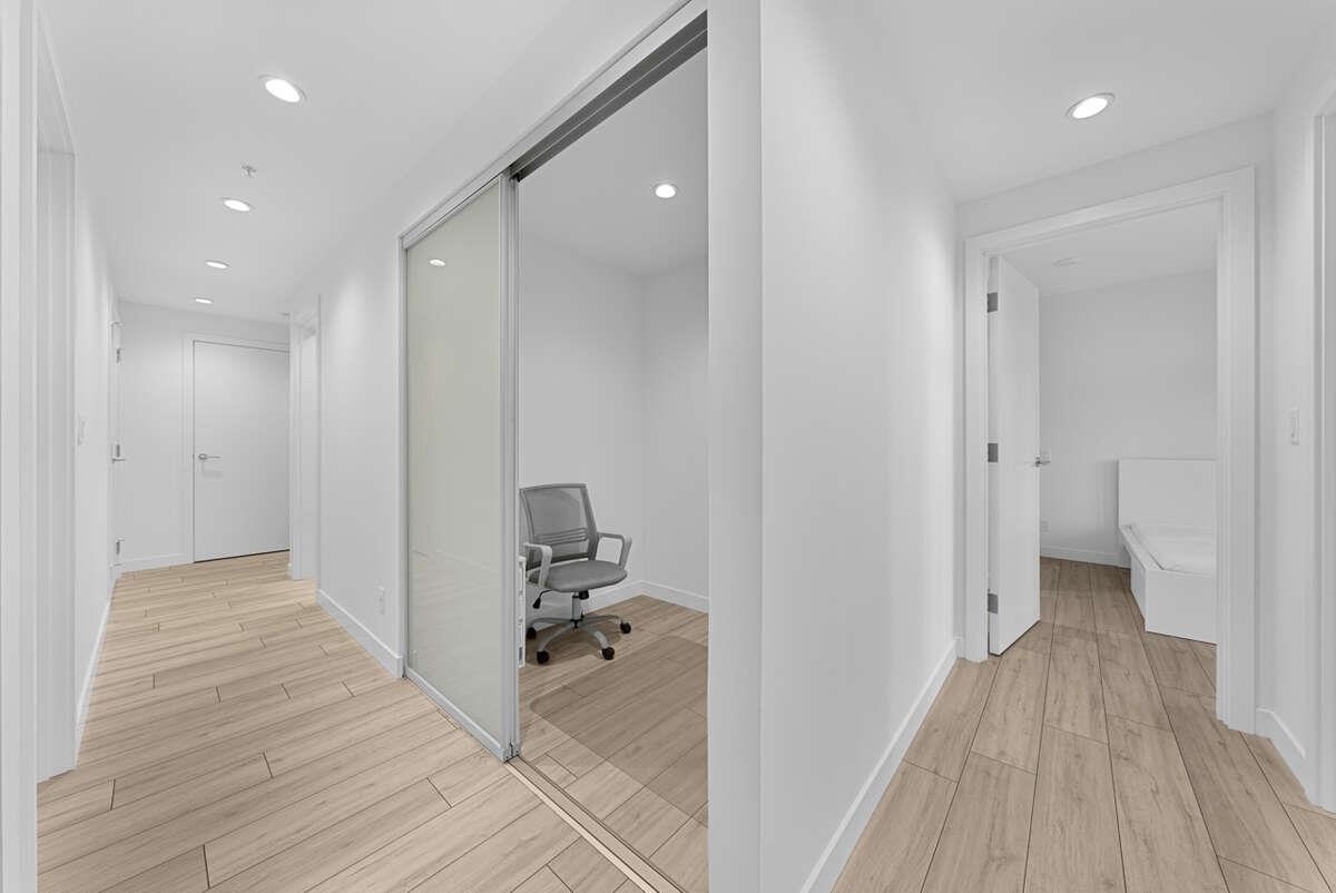 Property Photo: 6080 McKay Avenue 401 BC V5H 0J4