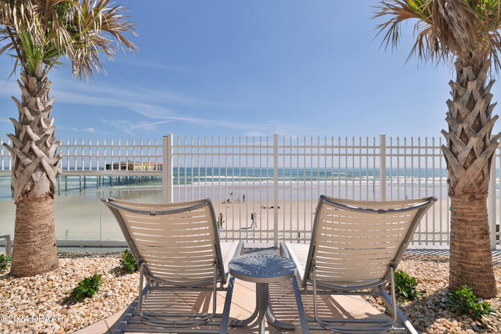 Property Photo: 3703 S Atlantic Avenue 403 FL 32118