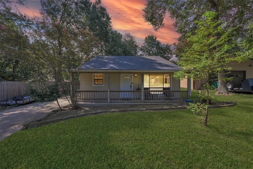 Property Photo: 1228 Oxon Run TX 77316