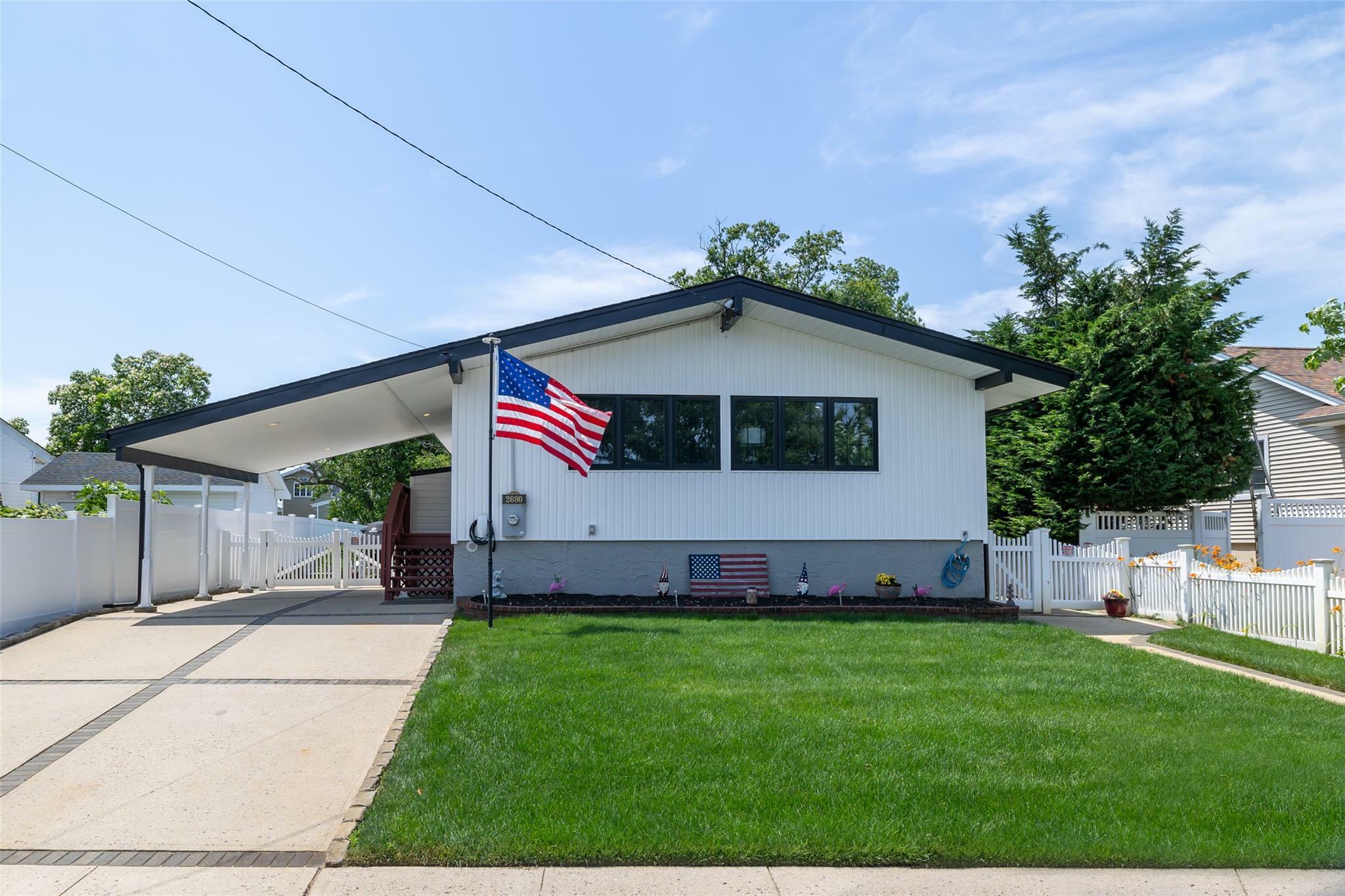 Property Photo:  2690 Corner Lane  NY 11710 