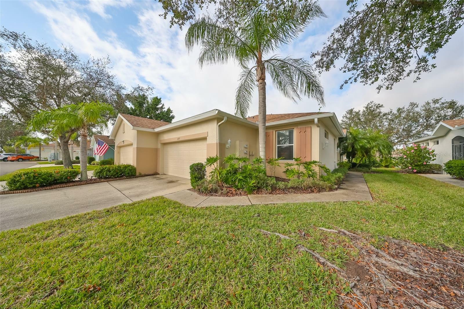 Property Photo:  1237 Huntington Greens Drive  FL 33573 