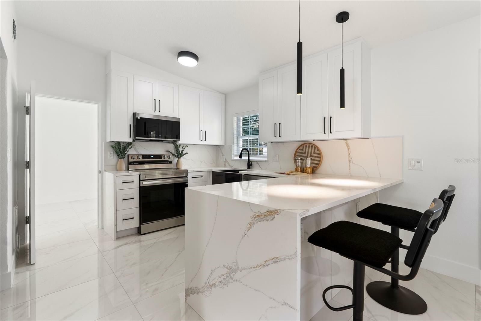 Property Photo: 5255 Seminole Avenue FL 32792