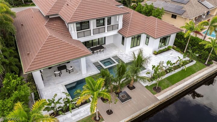 Property Photo:  2231 Forrest Lane  FL 34102