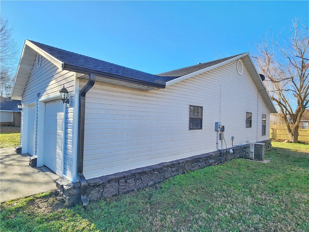 Property Photo:  505 Westwood Avenue  AR 72753 